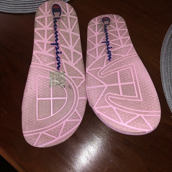 EUC pink Champion slides - Picture 3 of 4